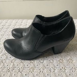 BOC Born Leather Dress Shoe Womens Size 7.5 Black Excellent Condition